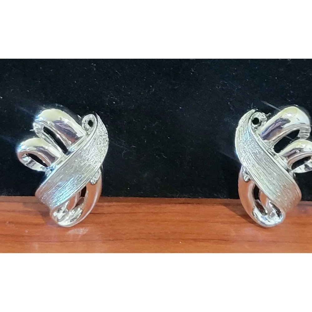Vintage Silvertone Necklace Bracelet Clip On‎ Earrings Set  XO Chain